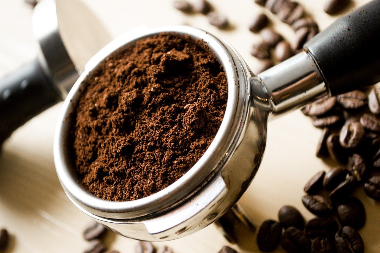 Nespresso ou Lavazza : quelle machine à capsules pour un foyer ?