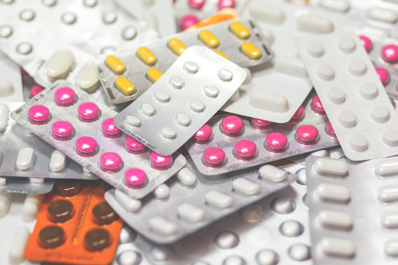 nombreuses plaquettes de médicaments