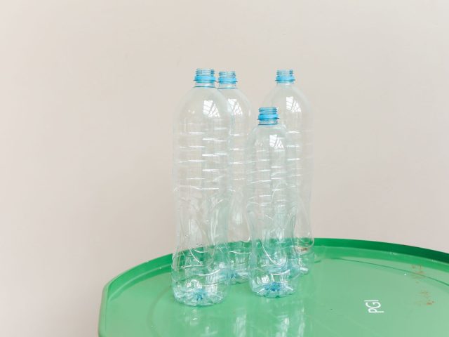 Nouvelles règles de consigne des plastiques : impact sur les ménages