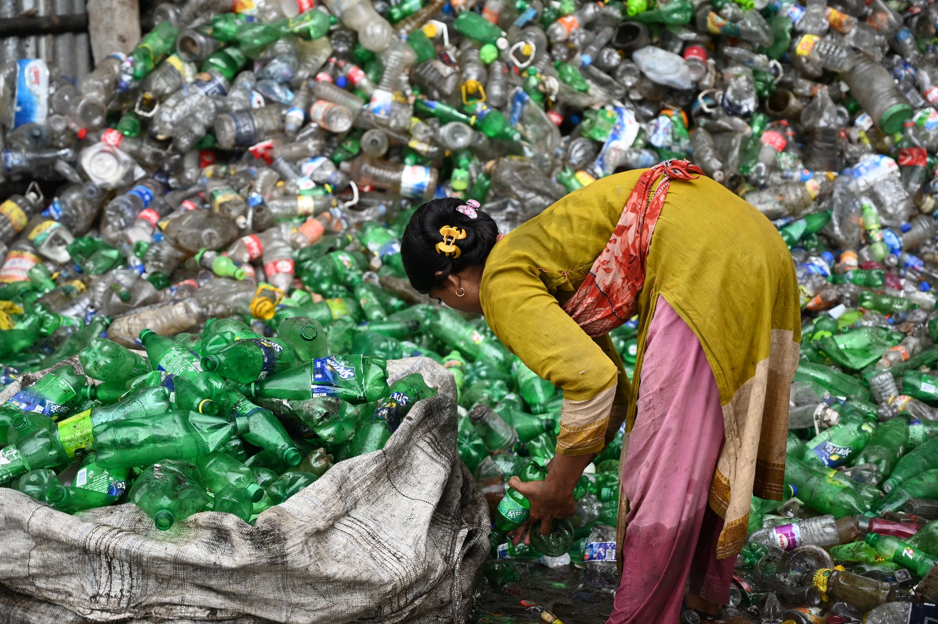 Nouvelles obligations de consigne sur les plastiques : impacts sur votre quotidien