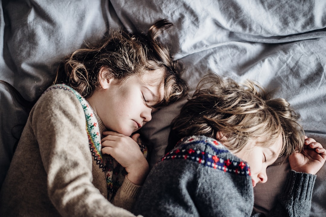 Routine du soir pour le sommeil des enfants en appartement