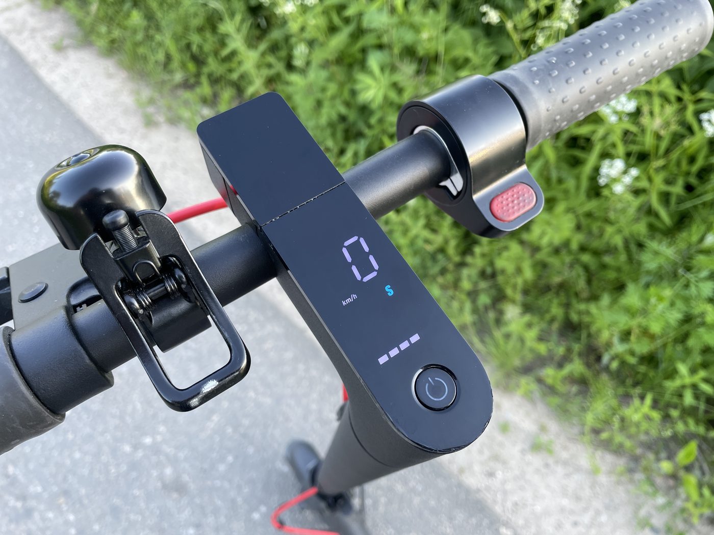 Écran de guidon d’une trottinette Xiaomi avec indicateur de batterie