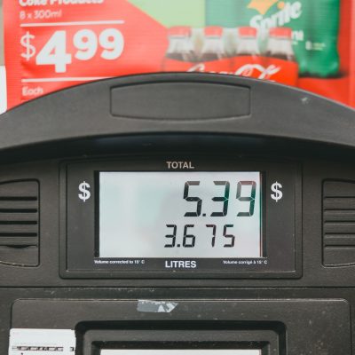 Hausse des prix de l&rsquo;essence : comment votre budget en pâtit