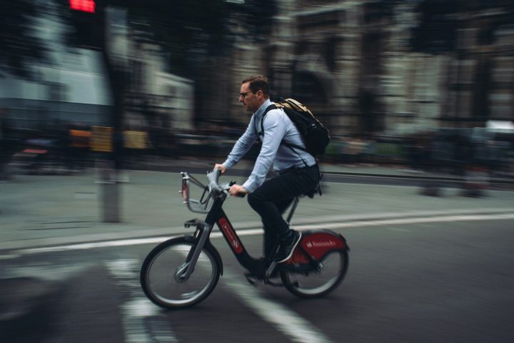 Quel vélo électrique pliant choisir pour trajets quotidiens