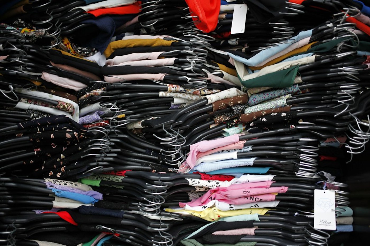 Vinted ou Vestiaire Collective : quel site pour vendre